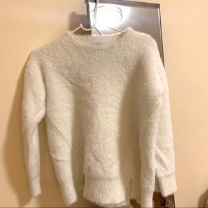 FUZZY SWEATER FROM J.Ing